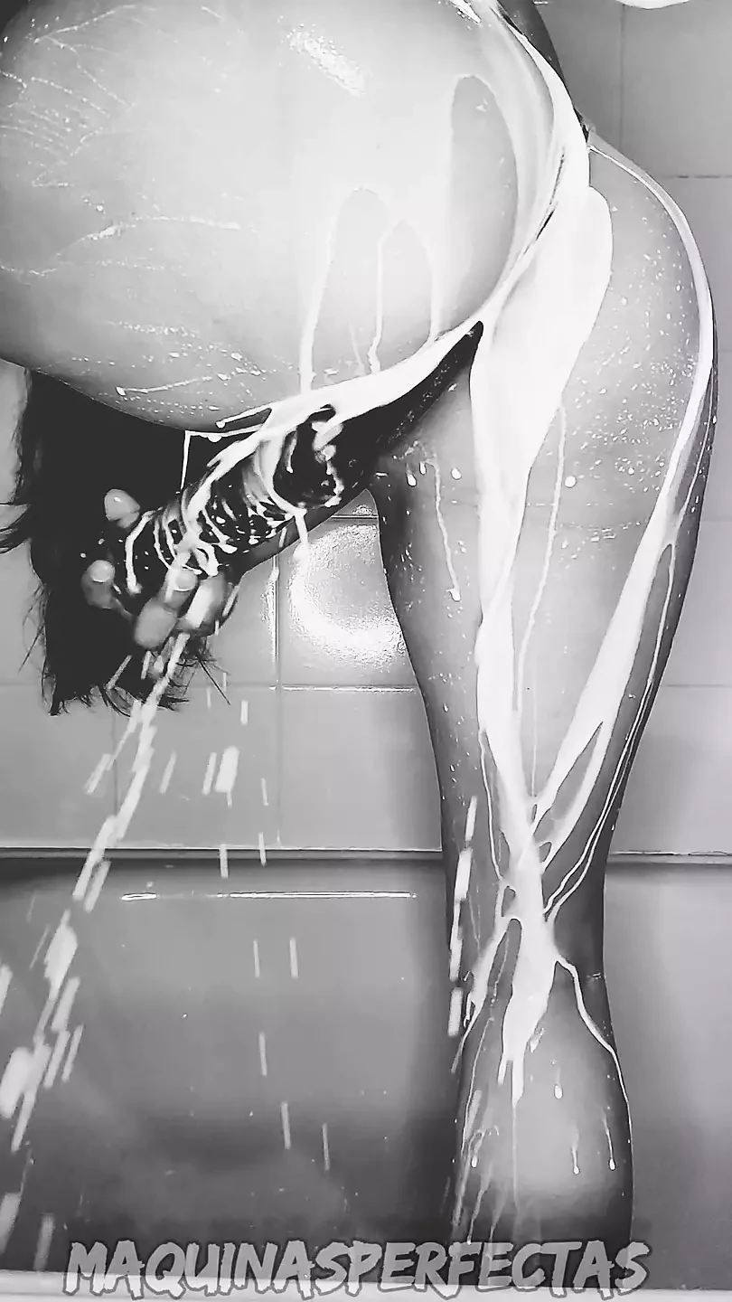 THE BRUNETTE CHANGED A COCK FOR A BIG DILDO AND SWALLOWS IT ALL