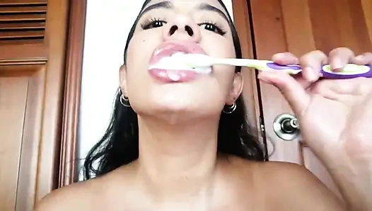 Самая некрасивая сперма на чистке зубов!