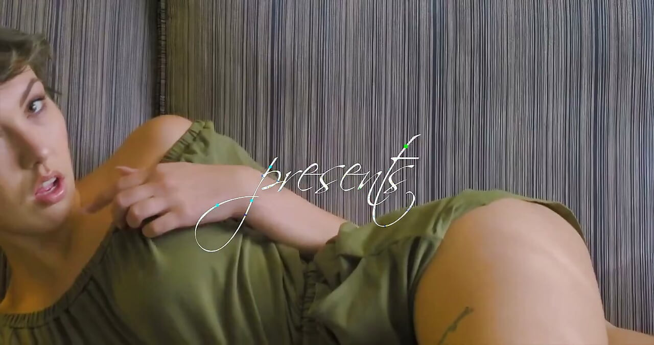 Emily blacc lagi asik masturbasi sendirian sambil bugil