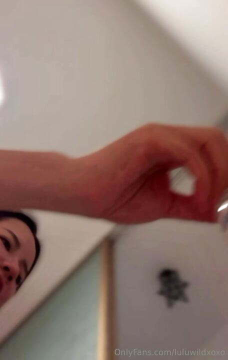 Beautiful Chinese Girl Masturbating Live on Webcam