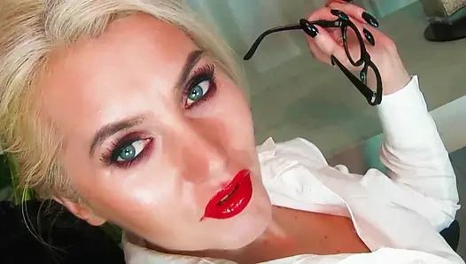 Götlü naylon bacakların altında goon