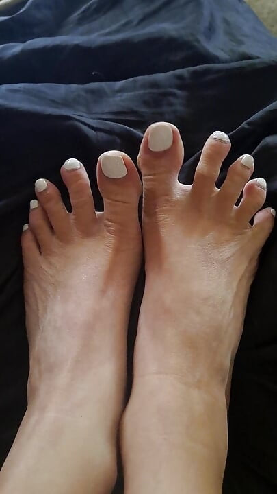 Best Edging Material for Foot Worshippers