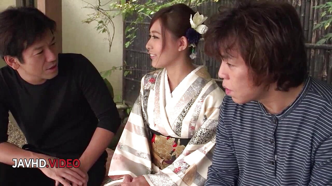 Intense Japanese seduction Aoi Mizunos hot outdoor blowjob action
