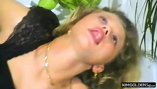 Leidenschaftliche Oralspiele mit blonder Verfuehrerin