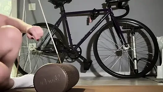 problemlose schlampe trainiert im fitnessstudio, um einen neuen typen zum ficken für die nacht abschleppen, alle haben sie hier gefickt