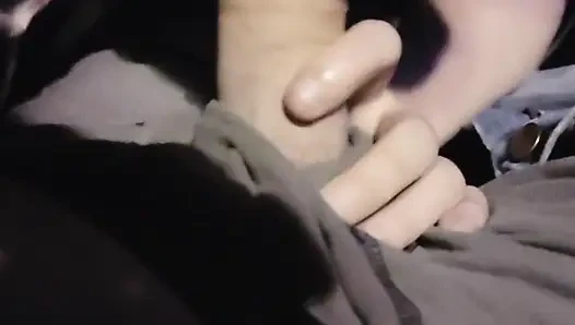 Милашка делает ночной минет в машине