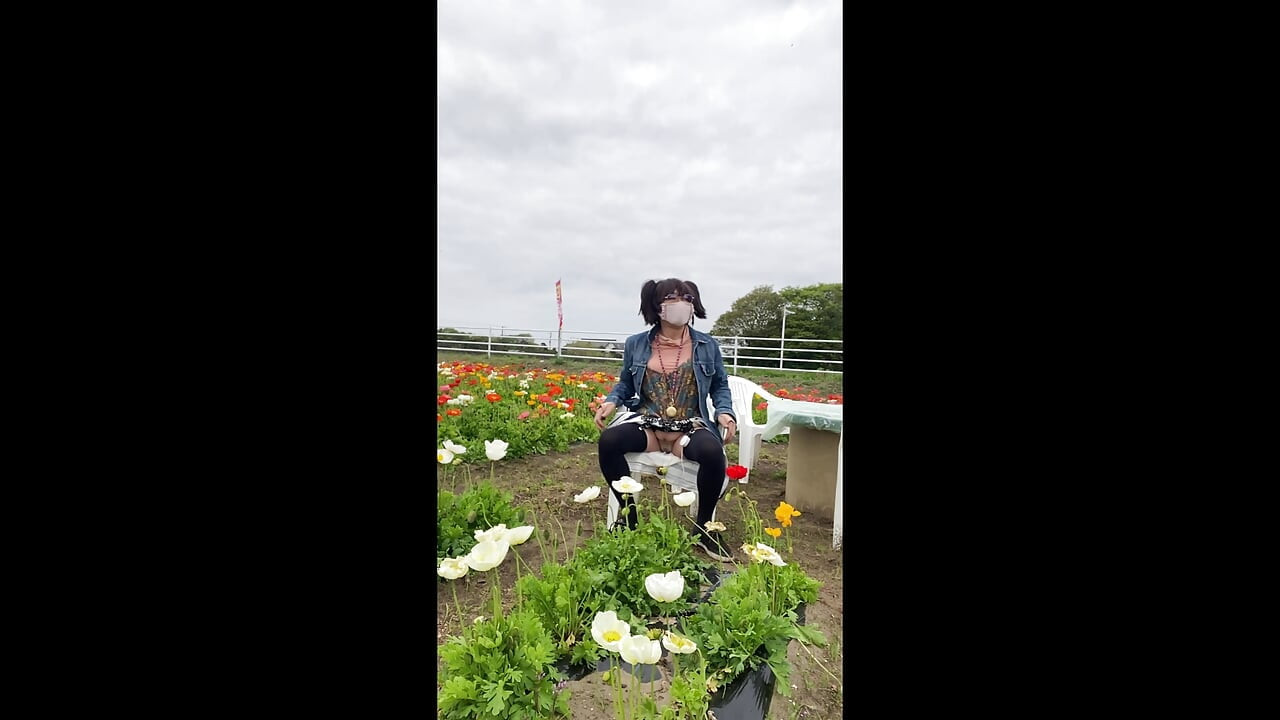 No195 Tucking Exposure in a Flower Garden