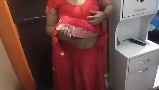 Kakak ipar india yang cantik lagi mesra-mesraan