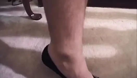 Волосатая девушка из 90-х фетиширует свои волосы