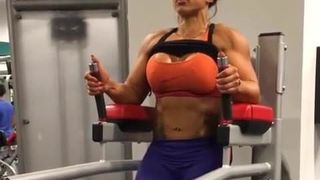 muscle   woman huge tits