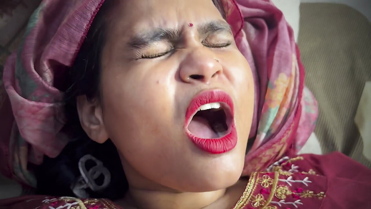Desi Mallu Bhabhi Hardcore Fuck With Her Debar When Her Husband Not At Home Hindi Video