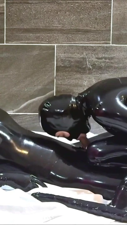 双假阳具乐趣t2，我们最爱吮吸鸡巴 - Alex Latex |剪辑 2