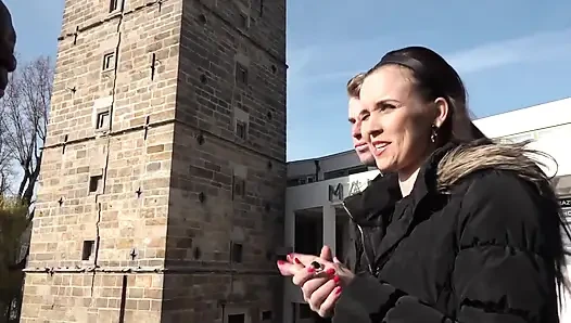 Куколда в мочалке унизили!