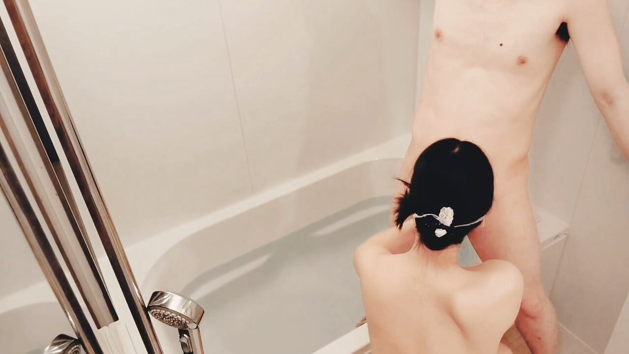 Zusammen baden mit einer süßen, vollbusigen jungen ehefrau. Als sie anfängt, vergnügen zu fühlen, wenn ich mich streichelt, kann ich von a ejakulieren. Selbstgedrehtes amateur-privates shooting