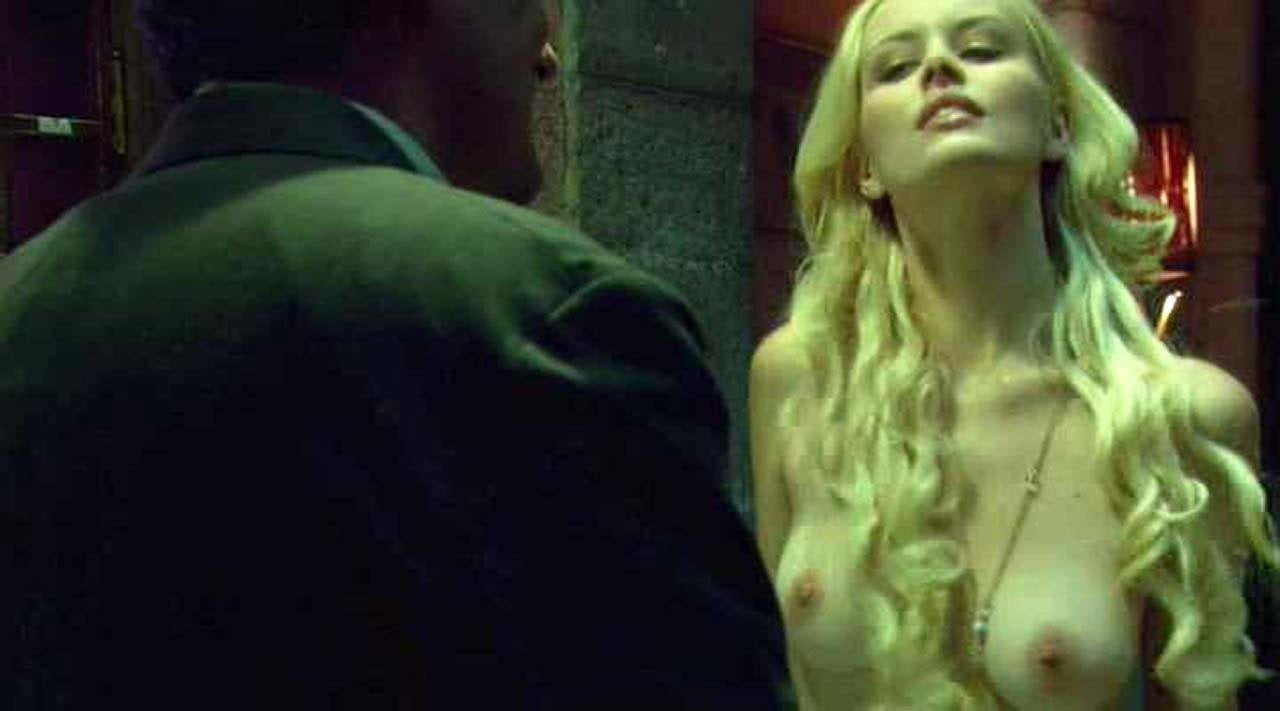 Helena Mattsson - cena de nudez em scandalplanet.com