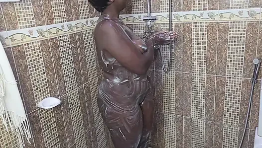 Ibu tunggal Afrika masturbasi memeknya sejak 1 tahun yang lalu