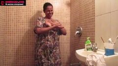 Seks awek India amatur Lily melancap di bilik mandi