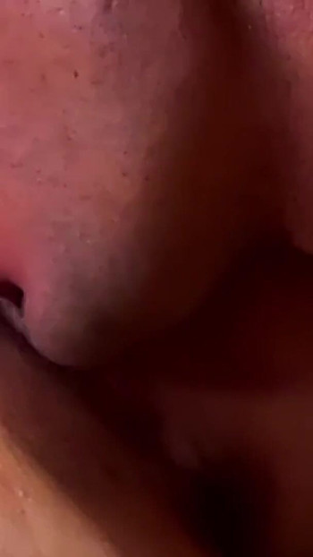 Guta moje prskanje nakon što je pojela moju pičku Intenzivan cunnilingus i svršava u njenim ustima | Klip 2