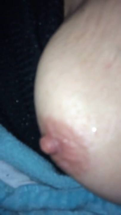 Slut like to suck her nipples