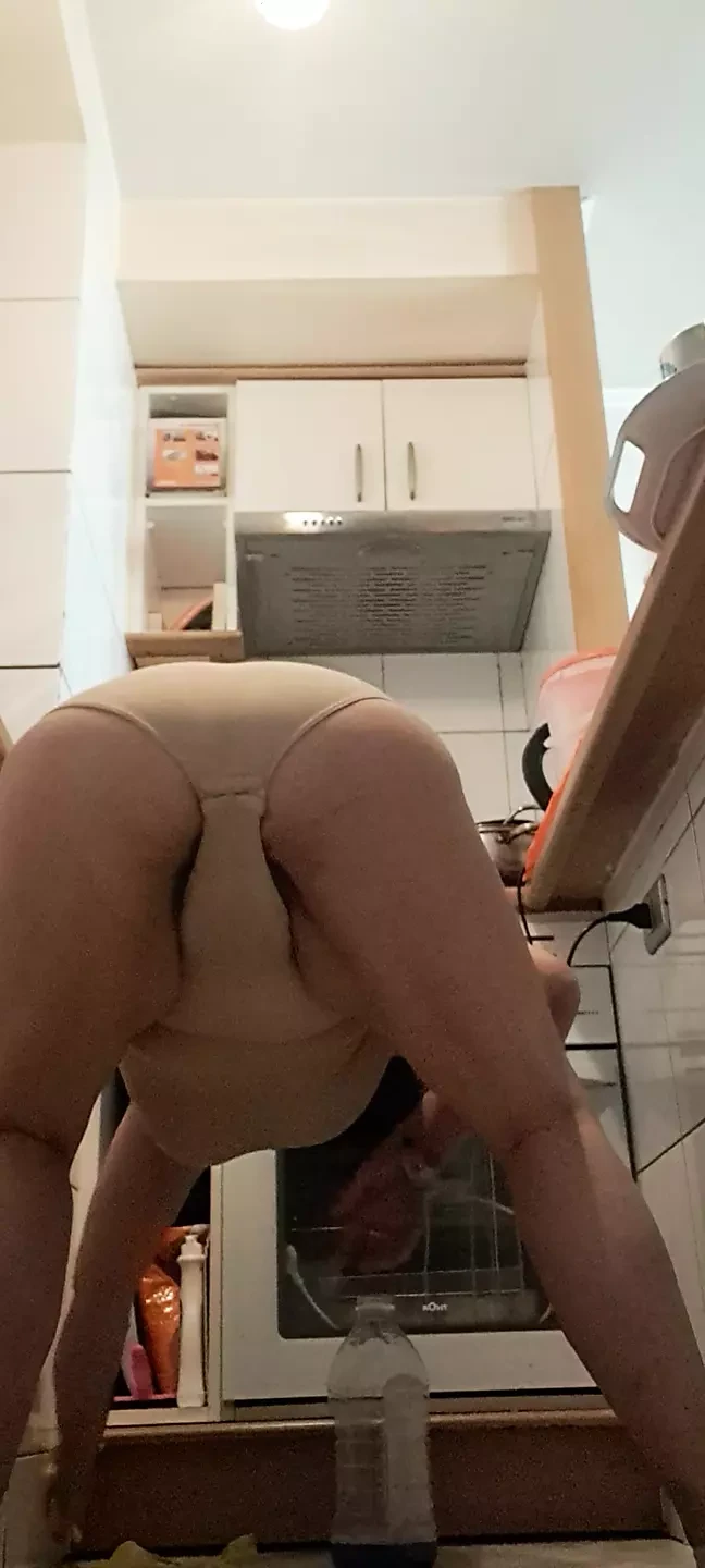 milf time to clean the kitchen floor