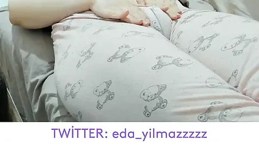 CAMEL TOE- MASTURBATION IN PAJAMAS- PUFFED PUSSY- SWOLLEN PUSSY- BIG PUSSY- TURKISH PORN- TURKISH MILF