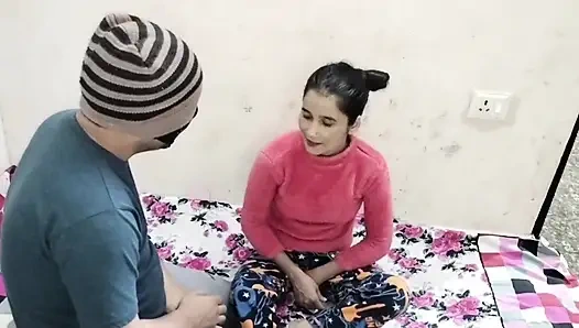 Melihat perawat sendirian, pasien menekan payudaranya dan menidurinya.