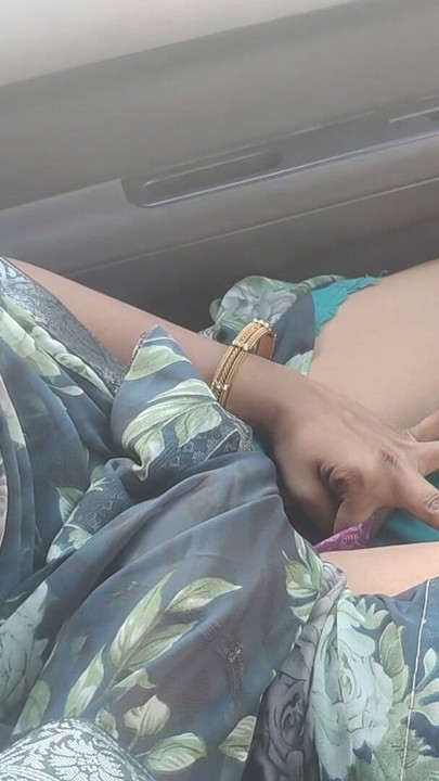 Road par ek ladki pisab kar rahi thi usko car me bula kar thoka | Clip 1