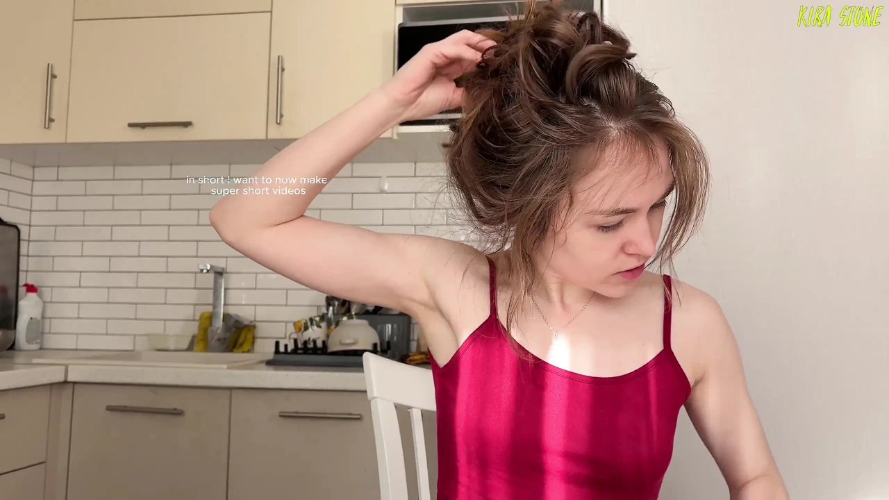 她被鸡巴射精了吗？她射在舌头上吗？她射精了吗？谁把她带到高潮？