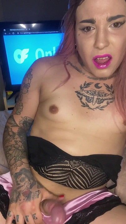 Melancap dalam baju tidur seksi