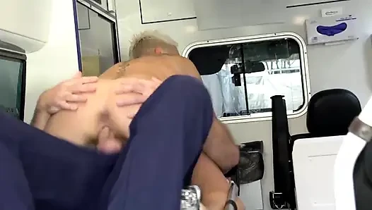 Ambulansta Alman sert sikiş