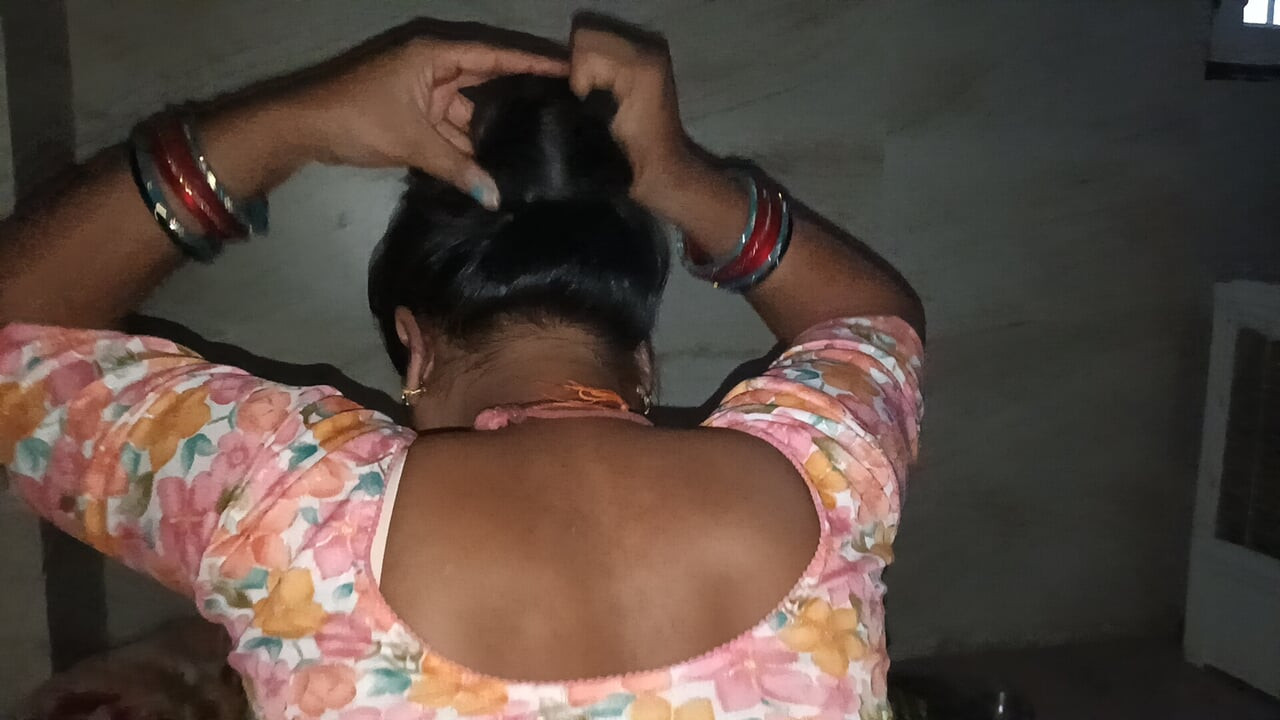 Kaam bali ko room lakar andhere me chood diya doggy style me