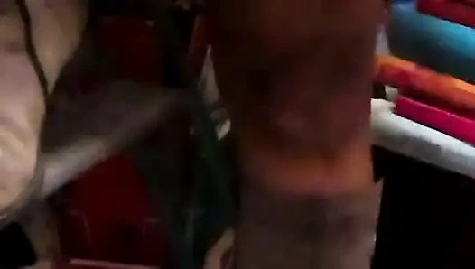 Pamer badan di toko barang bekas 01 & belajar berenang, pelajaran 02