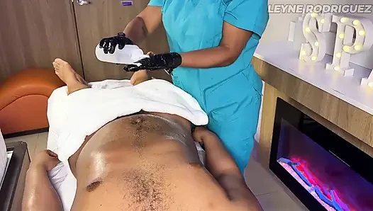 Leyne Rodriguez ile kaygan ve şehvetli tam vücut nuru jel masajı