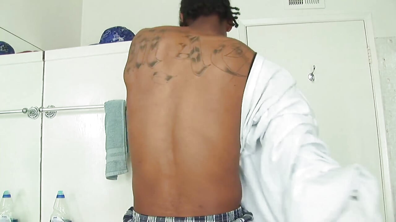 बड़ी गांड वाली काली लड़की की बाथरूम में चुदाई