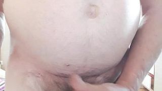 Sissy-Ehemann masturbiert und isst sein Sperma