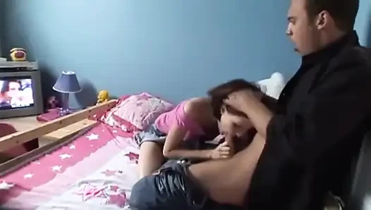 Fahişe gibi büyük sert yarağa binmeyi seviyor