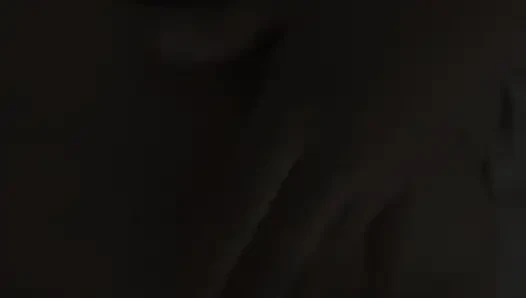 내 클리토리스를 문지르는 걸 즐기는 와일드엔글리쉬 비