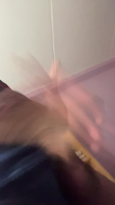 Sert yarağıma tokat atiyorum