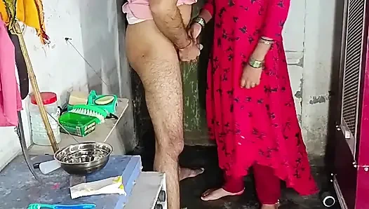 Cewek sange ini lagi asik nyepong kontol sambil nyepong kontol dan ngisap toketnya sambil duduk di kontolnya sambil berbaring lurus - audio bahasa india