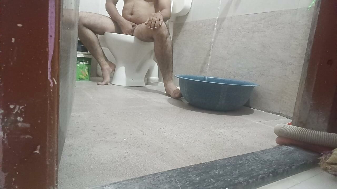 Main hamesha nanga nahata hun