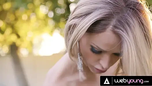 Besties Emma Hix ve Skylar Snow balo gecesi kalp kırıklığını havuz başında güzel sevişmeye dönüştürüyor