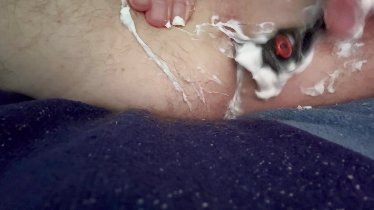 I shave my ass and shove in a big dildo