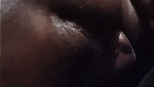 Bobblehead si cewek sange ini lagi asik nyepong besar bagian 2
