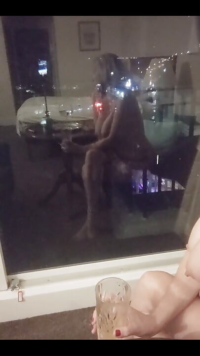 Penceredeki yansımamla biraz arty olmaya çalışmak işe yaradı