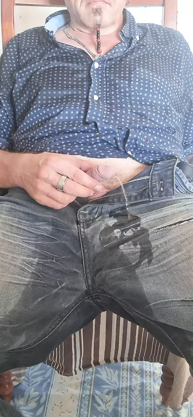 ゴミ出し時におしっこをする