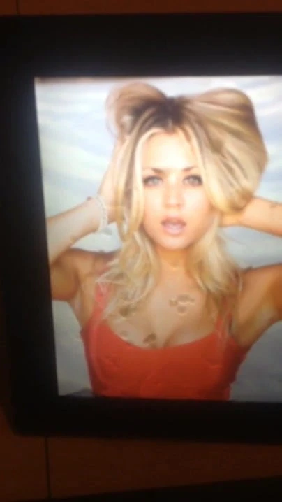 Kaley Cuoco cum tribute