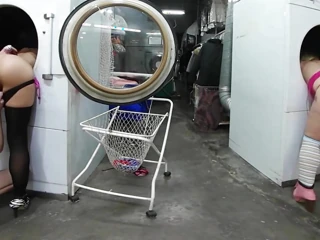 Empat gadis hot di ruang laundry mulai muasin memek mereka pakai vibrator dan lanjut ngentot memek satu sama lain.