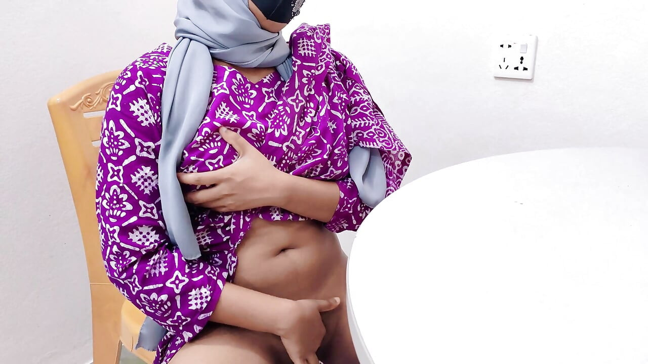 Hijabi Lonely Milf looking for attention