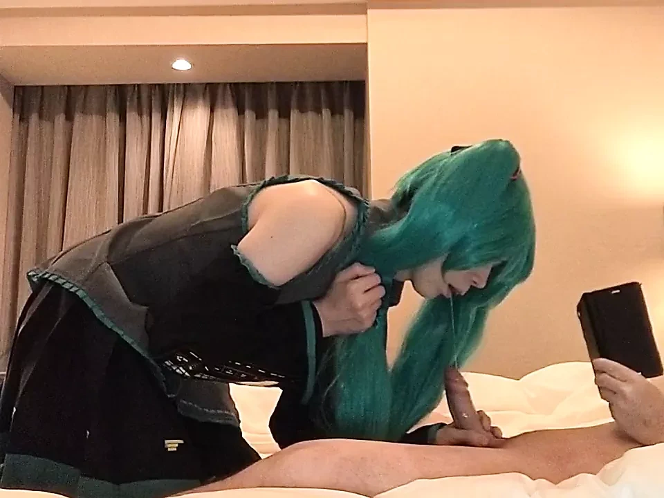 Oral seks ve bukkake tarafından Japon crossdresser b05