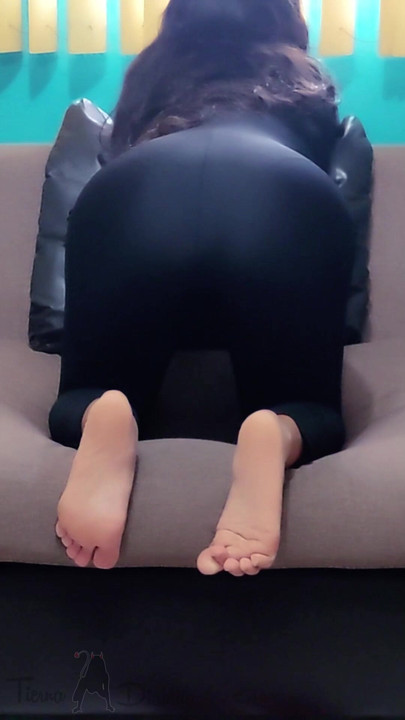 HOUSEWIFE WITH BARE FEET AND TIGHT YOGA PANTS IS WAITING FOR YOU TO SATISFY YOUR DESIRES
